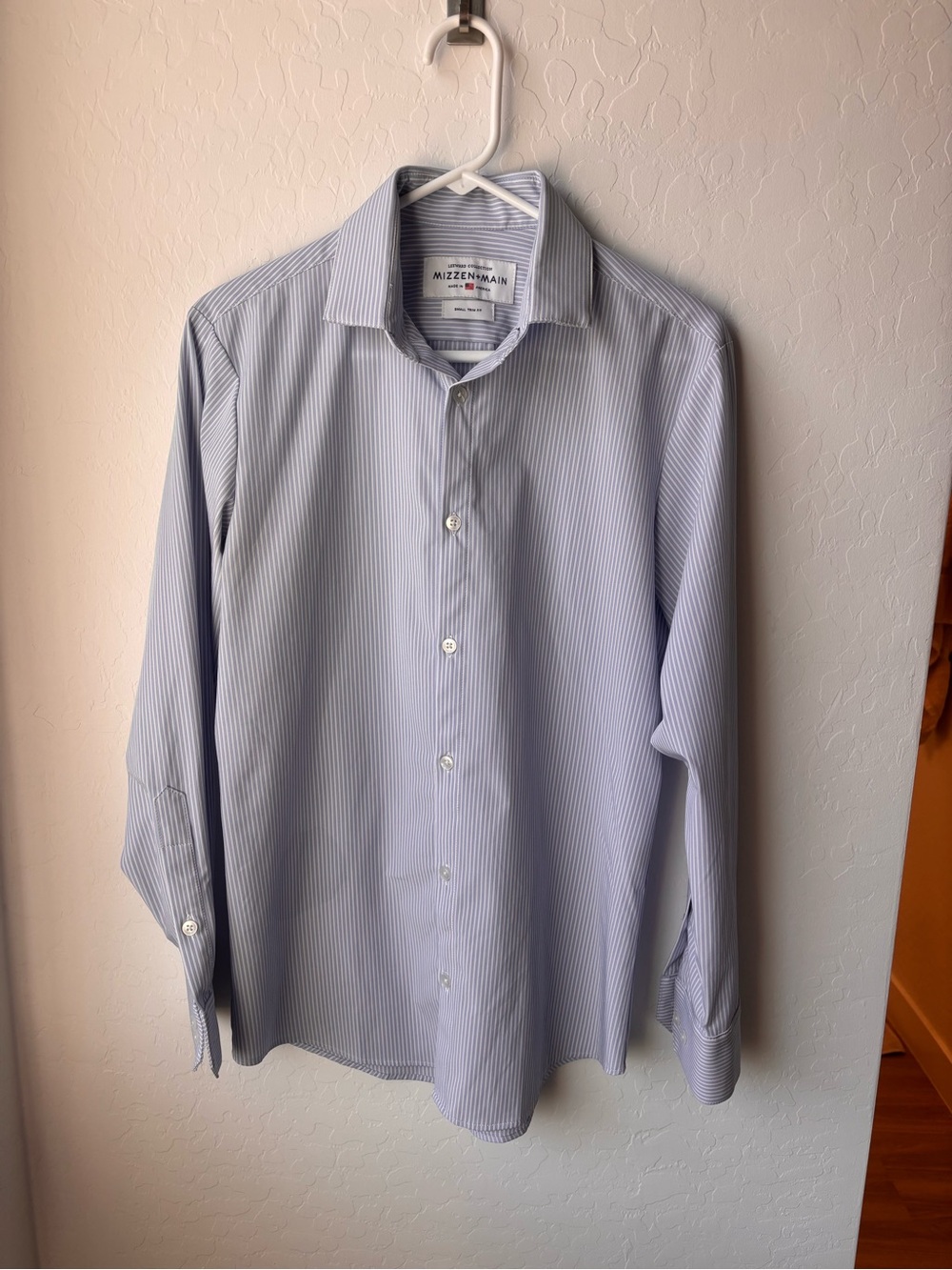 Mizzen+Main Light Blue Pinstripe Spread-Collar Dress Shirt